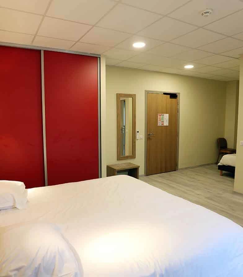 The Hôtel Belleville in Lamalou-les-Bains offers functional rooms