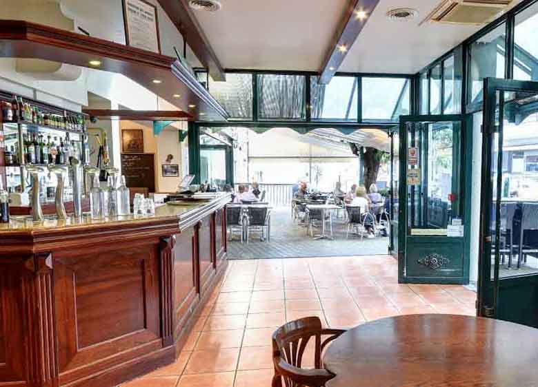 Le bar de l'hôtel Belleville, hôtel 3 étoiles à Lamalou-les-Bains