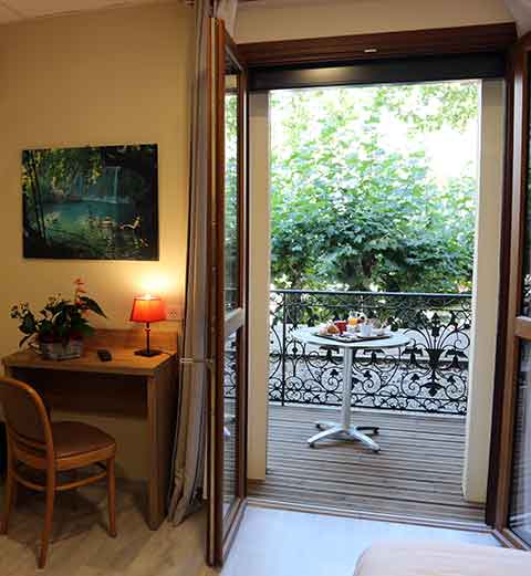 Vue d’une chambre de l’Hôtel Belleville 3 étoiles à Lamalou-les-Bains