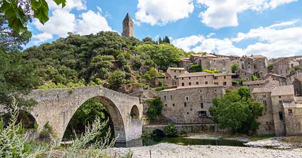 Village d’Olargues à proximité de l’Hôtel Belleville