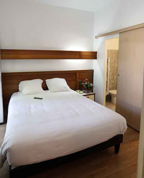 The Hôtel Belleville in Lamalou-les-Bains offers full board or half board in a standard room