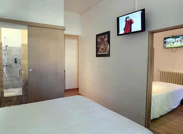 Elegant and functional rooms at the Hôtel Belleville in Lamalou-les-Bains