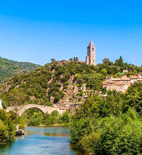 In the immediate vicinity of the Hôtel Belleville in Lamalou-les-Bains, you can visit the medieval village of Olargues, listed as one of France's most beautiful villages